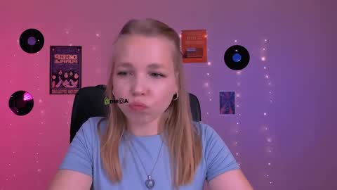 Snapshot of teya_starling chatting on May 24, 7:35 am teya_starling online show from May 24, 7:35 am