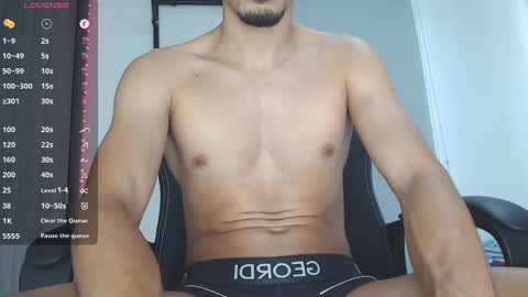 Snapshot of th_russ chatting on December 22, 3:11 pm INSTAGRAM Th1rss online show from December 22, 3:11 pm