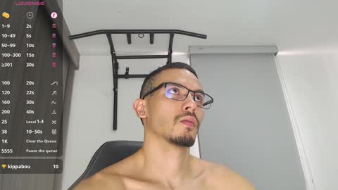 Snapshot of th_russ chatting on January 14, 4:18 pm INSTAGRAM Th1rss online show from January 14, 4:18 pm