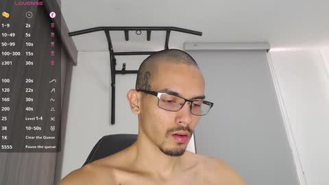 Snapshot of th_russ chatting on February 10, 1:11 pm INSTAGRAM Th1rss online show from February 10, 1:11 pm