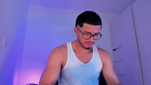 Snapshot of thadeo_king chatting on April 12, 10:26 pm thadeo_king online show from April 12, 10:26 pm