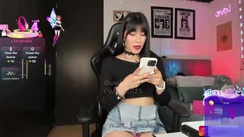 Snapshot of thaeltaylor chatting on February 16, 3:16 pm Thael online show from February 16, 3:16 pm