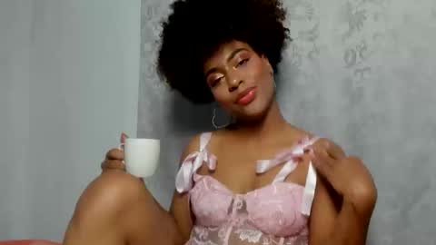 Snapshot of thaimy_ chatting on November 5, 11:16 pm thaimy_ online show from November 5, 11:16 pm