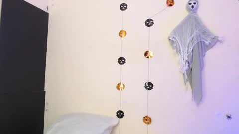  Thalia Anderson  online show from October 31, 6:20 pm