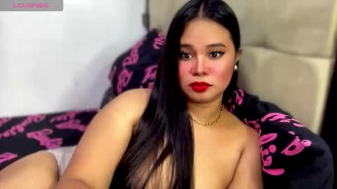 Ms. Thalia online show from December 4, 5:39 am