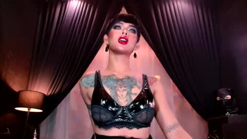 Snapshot of thalia_saint chatting on June 19, 9:51 pm Thalia Saint online show from June 19, 9:51 pm