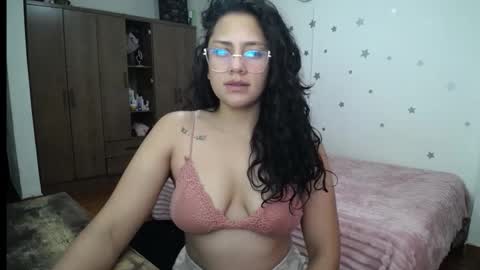 Snapshot of thaliacooper chatting on February 8, 4:27 am online show from February 8, 4:27 am