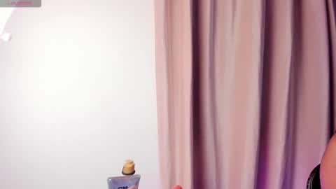 Snapshot of thaliaflex chatting on November 22, 2:10 am Thalia Rivera online show from November 22, 2:10 am