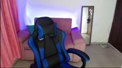 Snapshot of thalianabrunette chatting on November 23, 1:27 am Thaliana0498 online show from November 23, 1:27 am