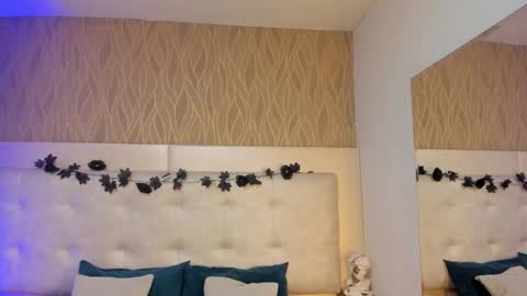 Snapshot of thaliawest chatting on December 16, 7:08 pm ThaliaWest online show from December 16, 7:08 pm