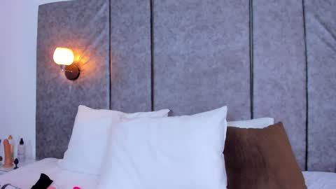 thara webstter online show from November 28, 11:46 am