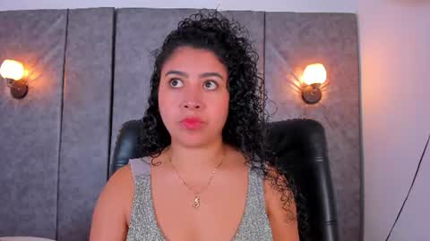Snapshot of thara_webstter chatting on June 22, 11:40 am thara webstter online show from June 22, 11:40 am