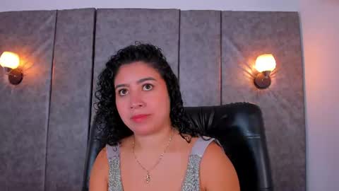 Snapshot of thara_webstter chatting on July 1, 11:45 am thara webstter online show from July 1, 11:45 am