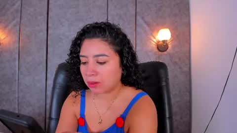 Snapshot of thara_webstter chatting on July 7, 11:47 am thara webstter online show from July 7, 11:47 am