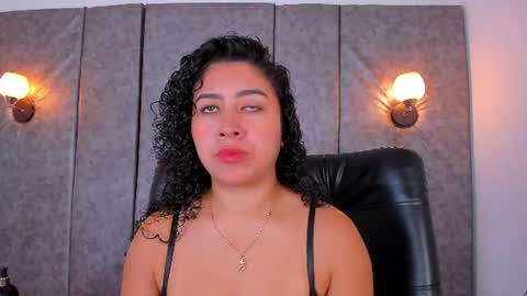Snapshot of thara_webstter chatting on July 8, 11:37 am thara webstter online show from July 8, 11:37 am