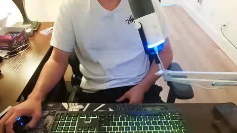 thatoneasianboy online show from June 12, 5:56 pm