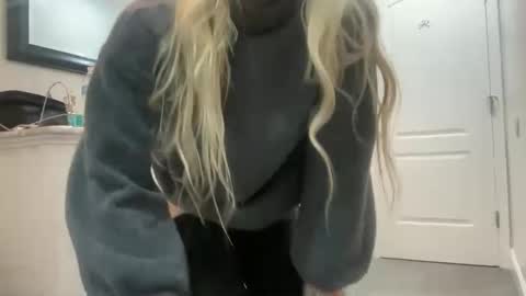 thatoneblondee online show from January 12, 1:00 am