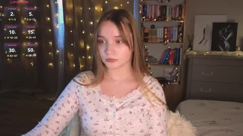 Snapshot of thatonerabbit chatting on April 1, 10:27 am Alice online show from April 1, 10:27 am