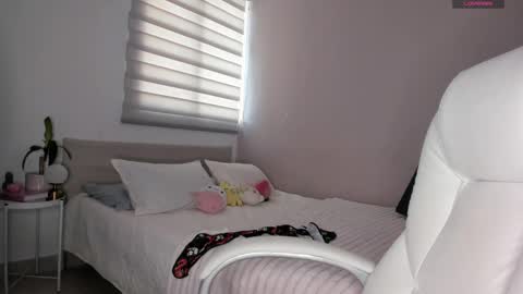 Snapshot of the__power__girls chatting on September 24, 1:47 pm nina mirley online show from September 24, 1:47 pm