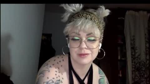 Snapshot of the_arctic_beaty chatting on March 6, 5:37 am the_arctic_beaty online show from March 6, 5:37 am
