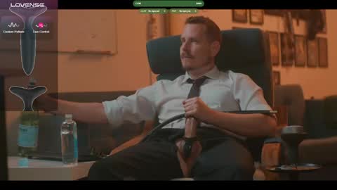 Snapshot of the_dilf chatting on May 12, 5:10 pm The DILF - online show from May 12, 5:10 pm