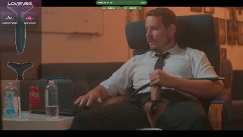 Snapshot of the_dilf chatting on June 13, 9:51 am The DILF - online show from June 13, 9:51 am