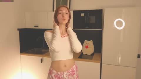 Snapshot of the_enchantres chatting on February 18, 3:31 am Tracy online show from February 18, 3:31 am