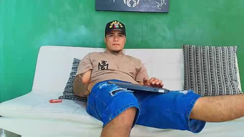 SCOTT  THEO  KAMERON  GENDERSON online show from February 10, 9:08 pm