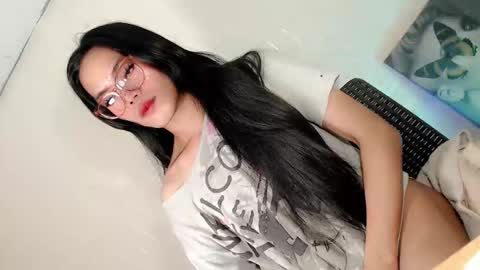 Snapshot of the_horny_bella chatting on February 19, 4:47 pm the_horny_bella online show from February 19, 4:47 pm