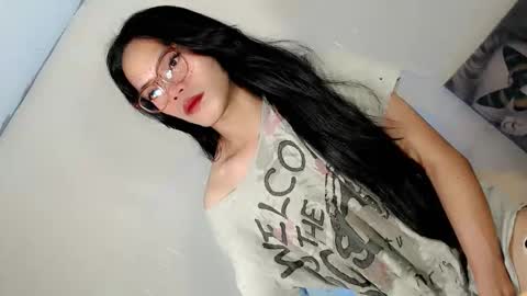 Snapshot of the_horny_bella chatting on February 24, 5:00 pm the_horny_bella online show from February 24, 5:00 pm