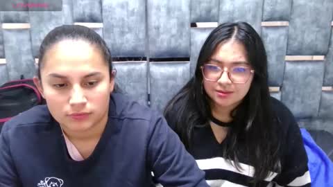 the_hot_twins online show from December 14, 8:52 am