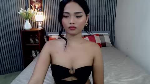 Snapshot of the_hottestlisa chatting on December 15, 12:48 am IG Lisa Avery Monroe online show from December 15, 12:48 am