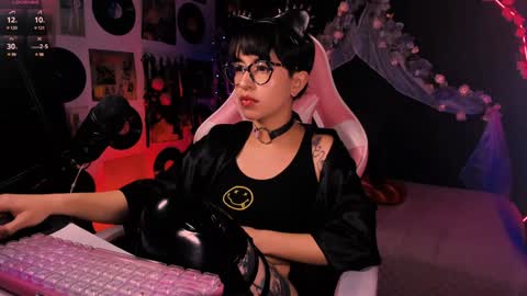 Snapshot of the_kitty_roxy chatting on January 22, 10:07 am ... ... online show from January 22, 10:07 am