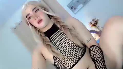 Snapshot of the_naughty_kyra chatting on September 17, 11:34 am the_naughty_kyra online show from September 17, 11:34 am
