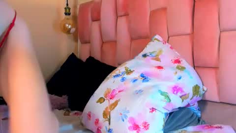 Snapshot of the_queen_aleja chatting on September 28, 4:12 pm IGAleja queen1 online show from September 28, 4:12 pm