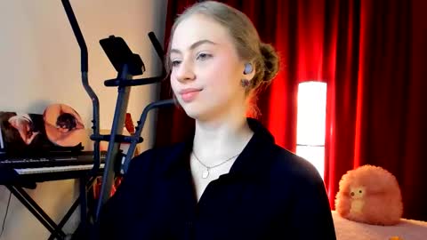 Ally    STREAMING ON TWITCH NOW Check my Twitter for updates online show from October 15, 3:56 pm