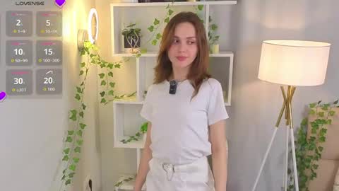 Snapshot of the_truewoman_show chatting on June 8, 3:07 am My name is Cynthia and Im very happy to see you in my sweet room online show from June 8, 3:07 am