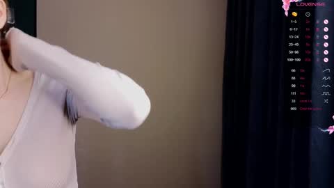 Snapshot of the_vickky chatting on February 6, 5:49 pm Vicky online show from February 6, 5:49 pm