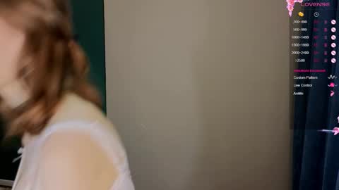 Snapshot of the_vickky chatting on February 12, 5:41 pm Vicky online show from February 12, 5:41 pm