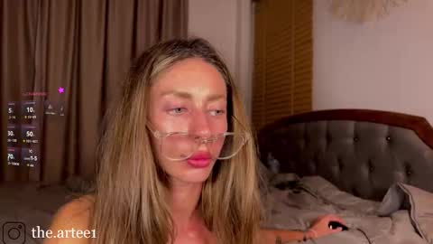 J online show from November 8, 3:23 pm