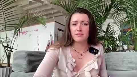 Snapshot of theartisttype chatting on April 2, 5:21 pm Arabella online show from April 2, 5:21 pm