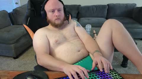 Snapshot of theballboy chatting on December 16, 12:54 pm theballboy online show from December 16, 12:54 pm