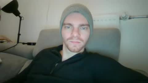 Snapshot of thebatguuy chatting on December 14, 5:14 pm thebatguuy online show from December 14, 5:14 pm