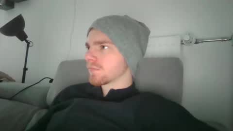 Snapshot of thebatguuy chatting on December 15, 1:22 pm thebatguuy online show from December 15, 1:22 pm