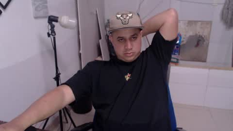 Snapshot of thebest_tony chatting on June 27, 10:37 pm thebest_tony online show from June 27, 10:37 pm