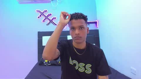 Snapshot of thebigdanni chatting on November 23, 12:38 pm DEAN AND MARY online show from November 23, 12:38 pm