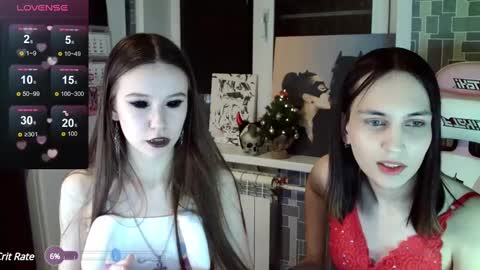 Snapshot of thebl4ckhearts chatting on December 25, 8:39 pm Daria and Diana 3 online show from December 25, 8:39 pm