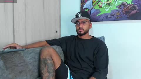 Snapshot of theblack_frank chatting on April 16, 10:49 am theblack_frank online show from April 16, 10:49 am