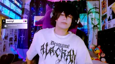 Snapshot of thebluesky_18 chatting on July 18, 12:31 pm thebluesky_18 online show from July 18, 12:31 pm