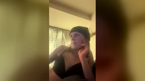 theborderline14 online show from February 17, 6:43 am